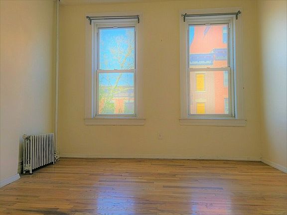 3rd image of 346 21st St APT 2R