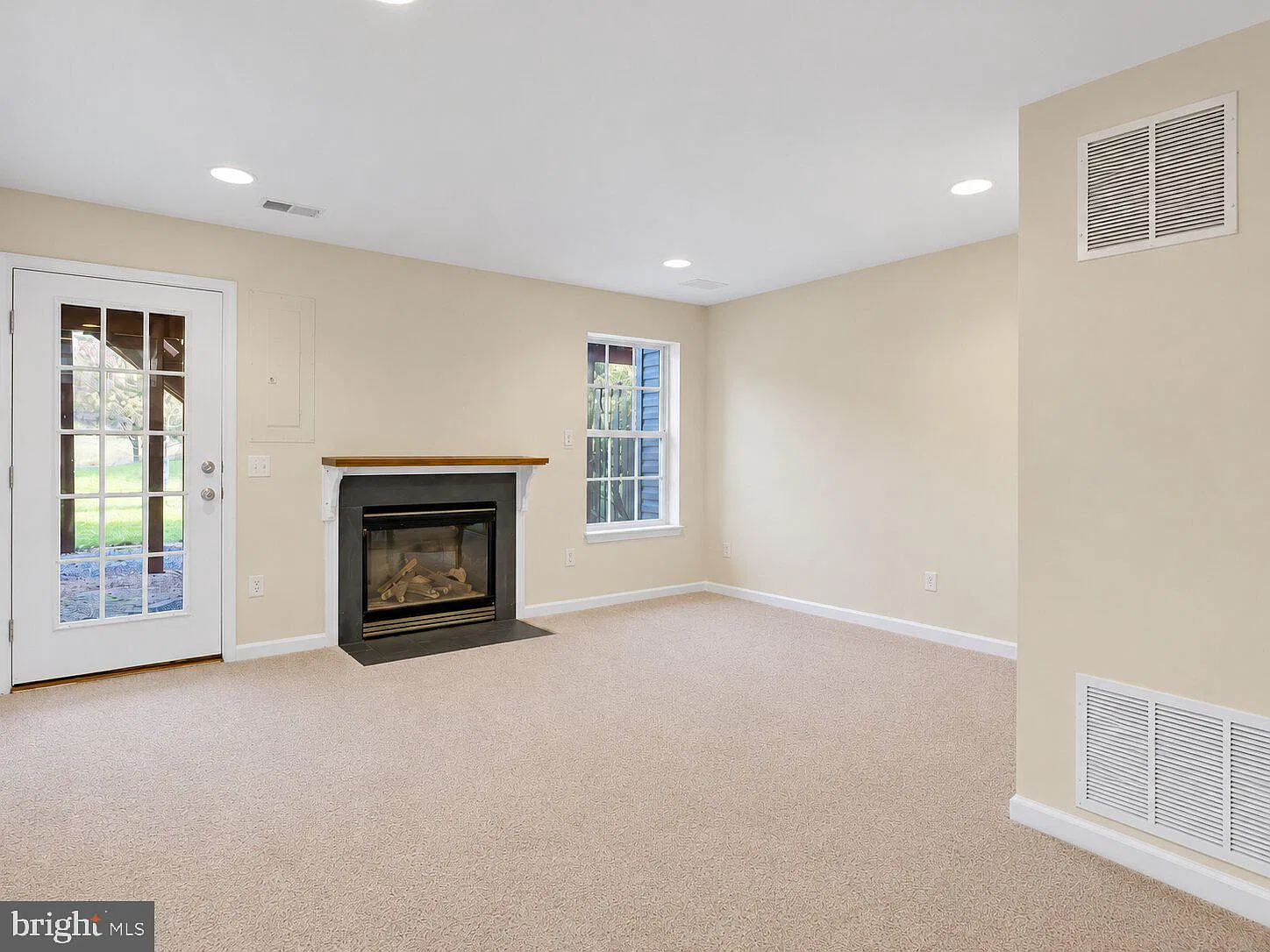 3 bed, 4.0 bath, 1852 sqft, $2,950 — Photo 4