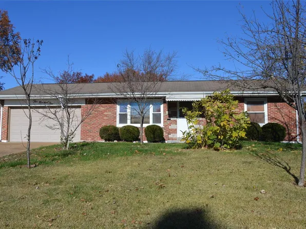 201 Lambeth Ln, Saint Louis, MO 63125