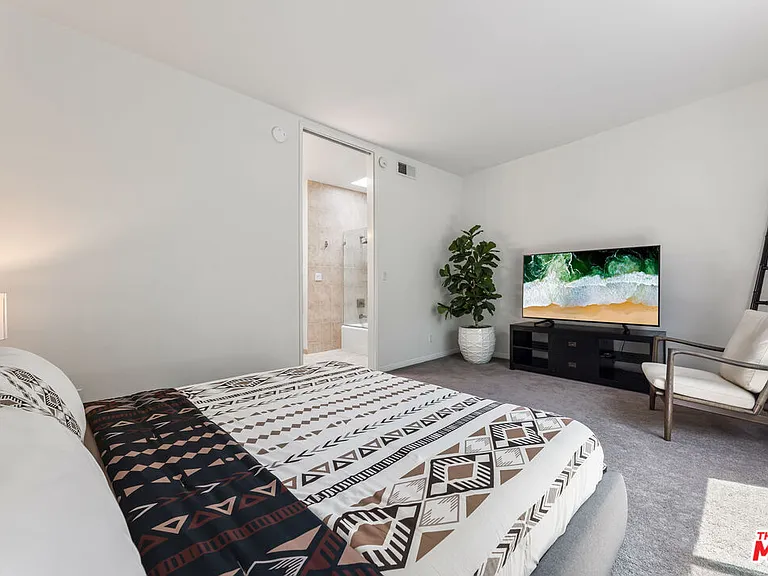 10600 Holman Ave #11 — Photo 39