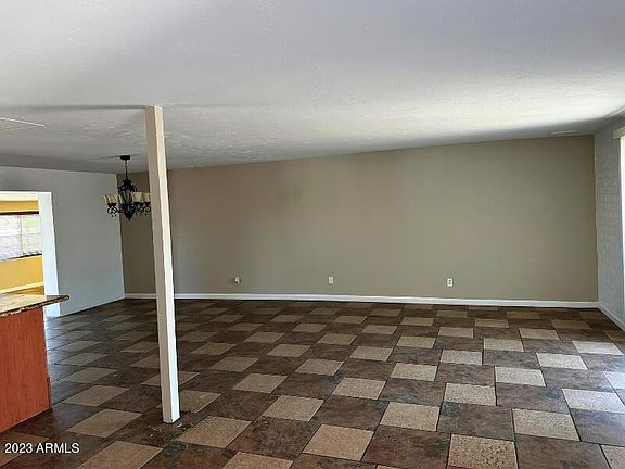 4th image of 6041 W CLARENDON Avenue