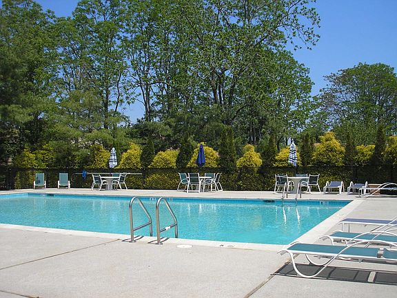 3rd image of 107 Theodore Dr