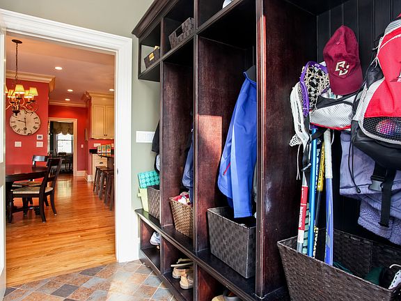 3rd image of 44 Puritan Dr