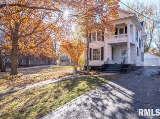 368 W Chestnut St, Canton, IL 61520