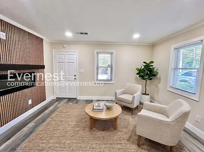 1000 Hill St SE #A — Photo 1