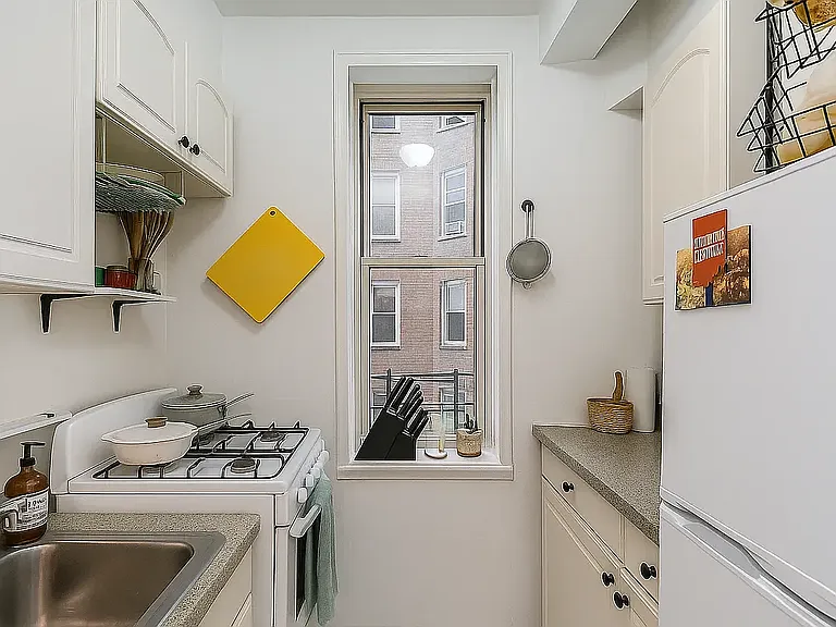 340 E 58th St #1A — Photo 6