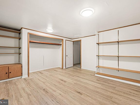 3rd image of 245 W 21st St