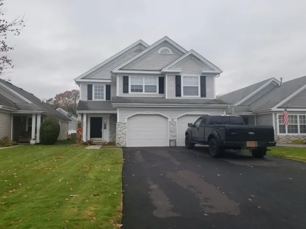 21 Ethan Cir, Middle Island, NY 11953