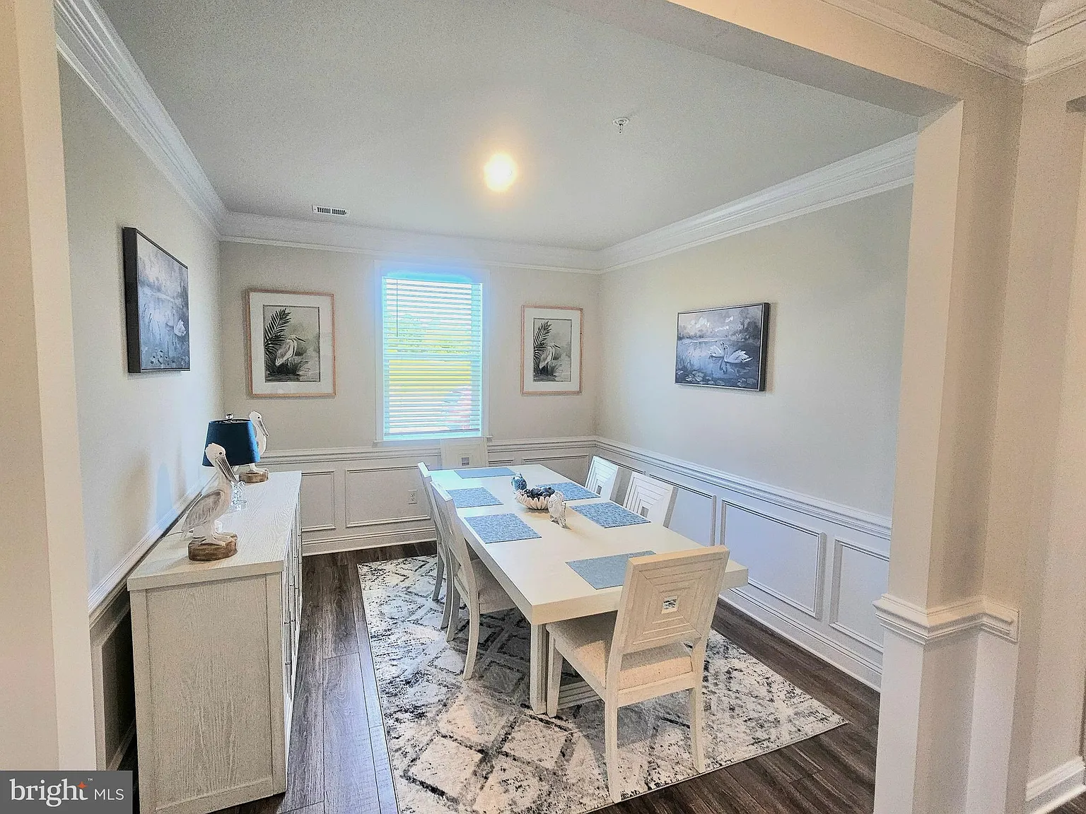 4 bed, 2.5 bath, 2818 sqft, $4,000 — Photo 3