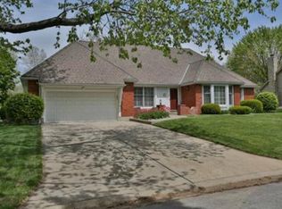 405 NE Tahoe Dr, Blue Springs, MO 64014