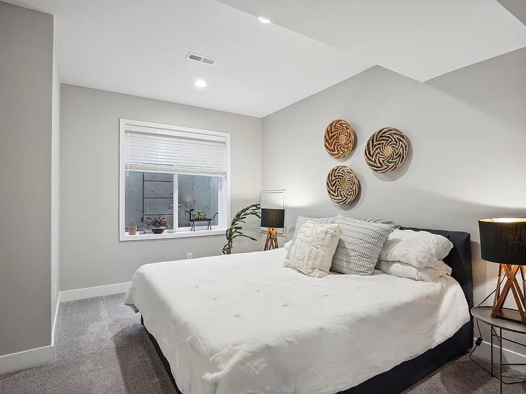 9714 Bennett Peak St — Photo 33