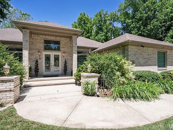 4th image of 3304 Oakview Ct
