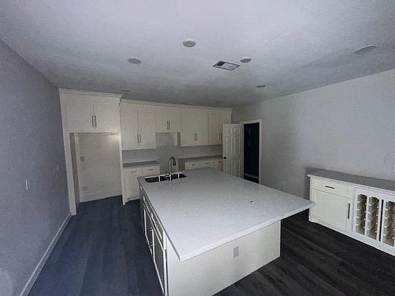 5th image of 2630 Hazel St