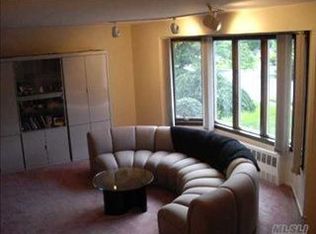 54 Shelter Hill Rd, Plainview, NY