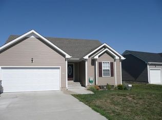 545 Oakmont Dr, Clarksville, TN 37042