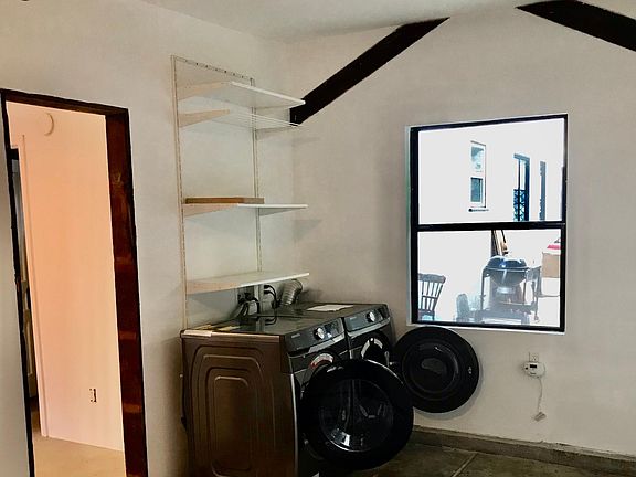 Bedroom with in/unit washer/dryer