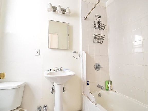 4th image of 940 Amsterdam Ave APT 11