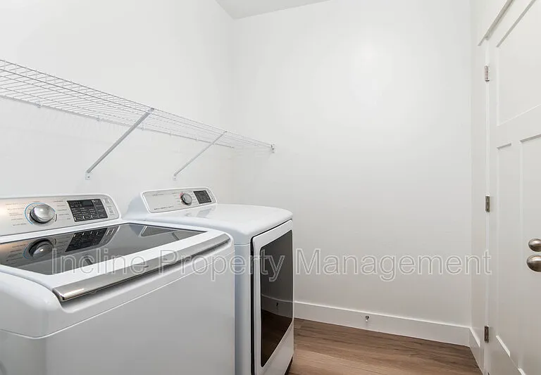 323 W 435 N — Photo 9