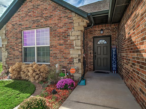 2nd image of 2216 Crooked Oak Dr