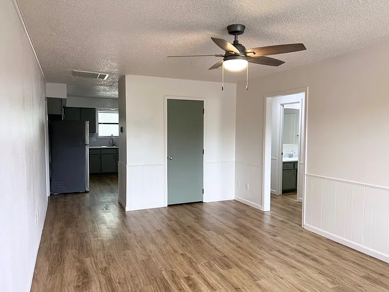 2018 W Olive St #2018 — Photo 5