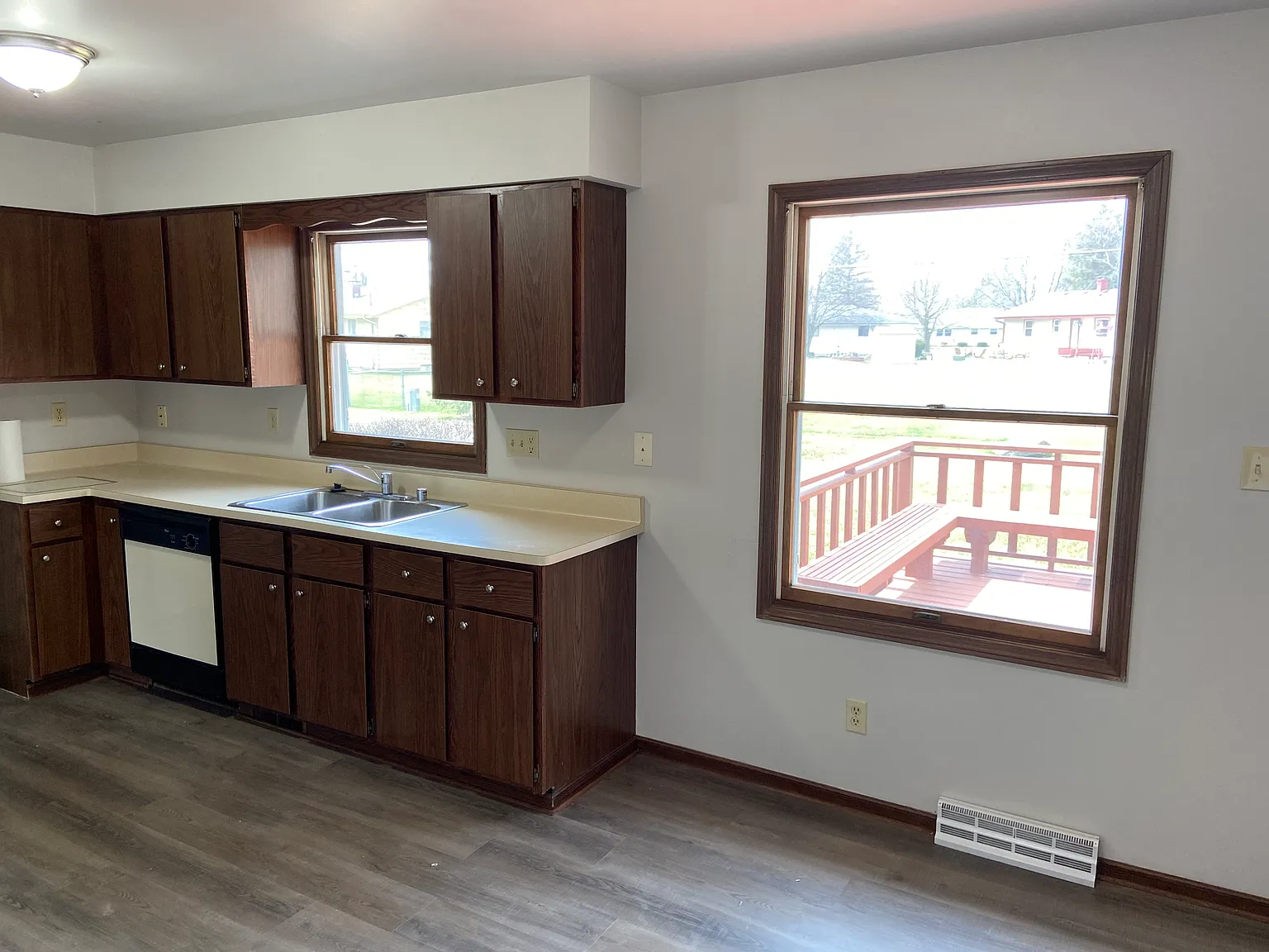 3 bed, 1.5 bath, 1200 sqft, $1,800 — Photo 4