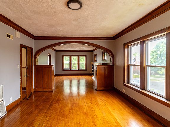 2nd image of 9101 S Blackstone Ave #2R
