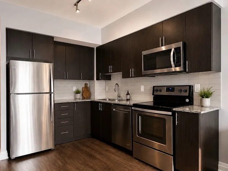 7890 Bathurst St #2109 — Photo 4