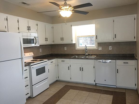 2nd image of 1733 Lawrence Ave APT A