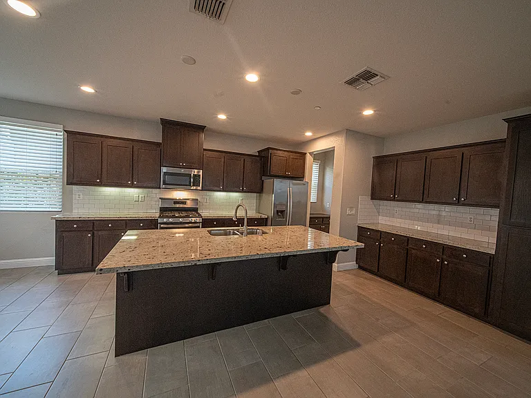 1501 Peony Ln — Photo 8