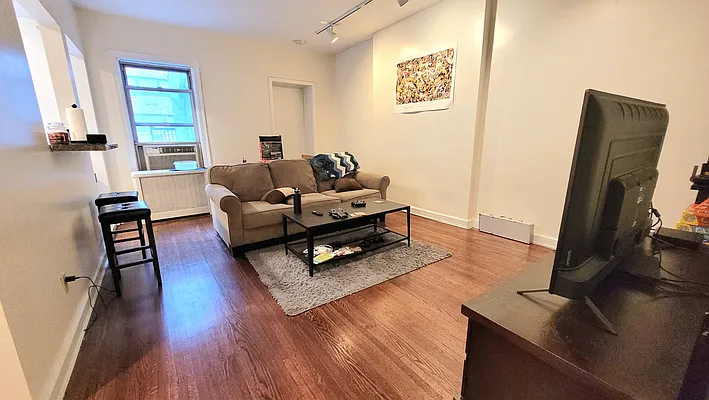 Rented by R New York | media 1