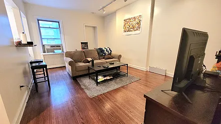 Rented by R New York