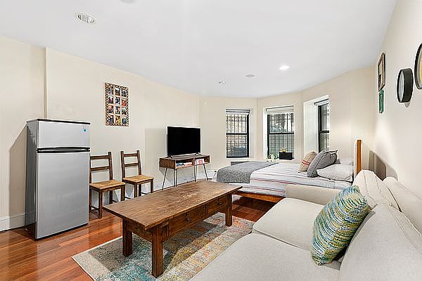 1st image of 25 W 83rd St APT 1F