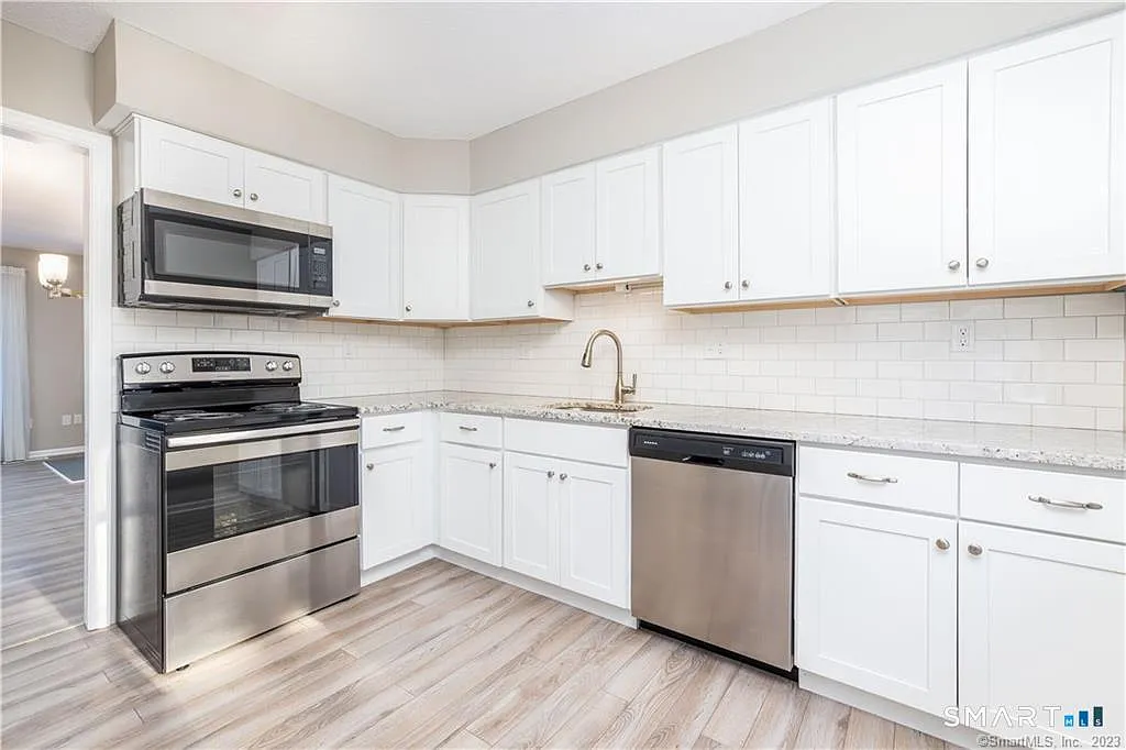 2 bed, 2.5 bath, 1260 sqft, $2,800 — Photo 3