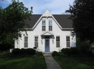 834 10th St, Charleston, IL 61920