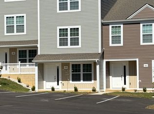 470 Skylar Dr NW, Christiansburg, VA 24073