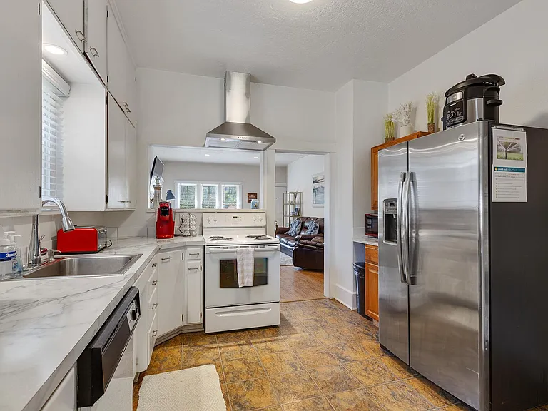 717 E Lakeside Ave — Photo 6