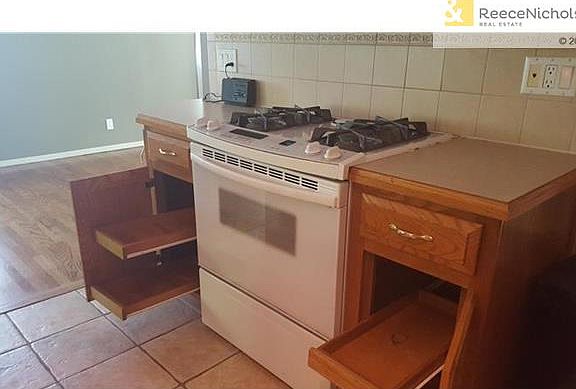 The cabinets have pull-out shelves!