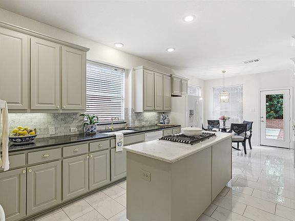 4th image of 2218 Ash Grove Way