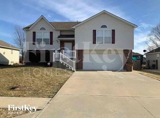 805 Shiloh Dr, Raymore, MO 64083