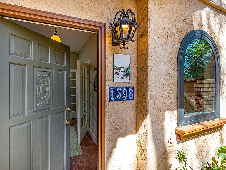 1398 Community Dr — Photo 15