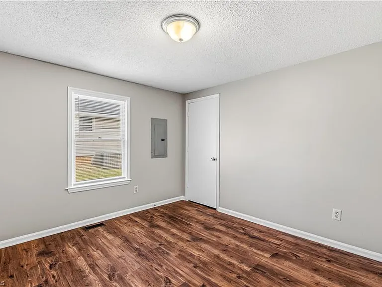 112 S Raleigh St — Photo 20