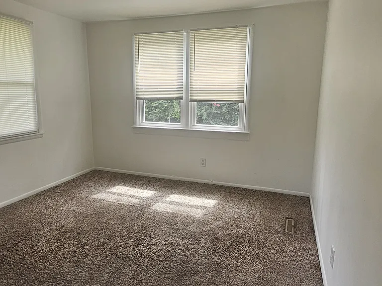 1404 Algona Rd — Photo 7
