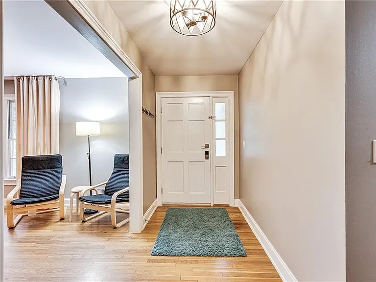 1973 Desmond Dr — Photo 3