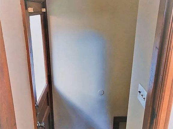 3rd image of 1093 Lawrence Dr