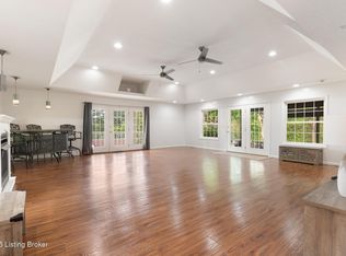 622 Hillcreek Dr, Elizabethtown, KY 42701