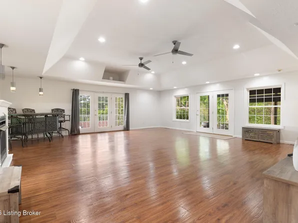 622 Hillcreek Dr, Elizabethtown, KY 42701