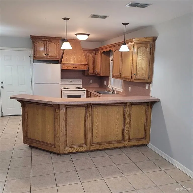 2321 Candlelight Ln — Photo 3