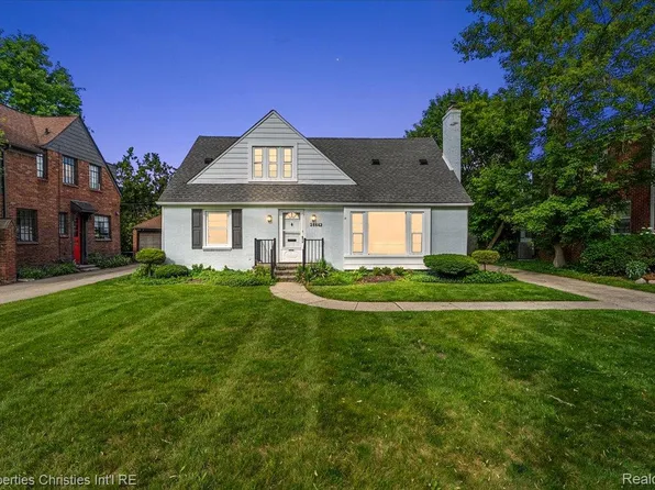 26642 York Rd, Huntington Woods, MI 48070