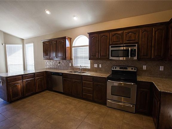 4th image of 3233 Buckthorn Ln