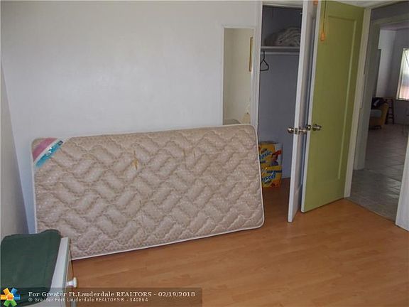 4th image of 217 NE 16th Ct
